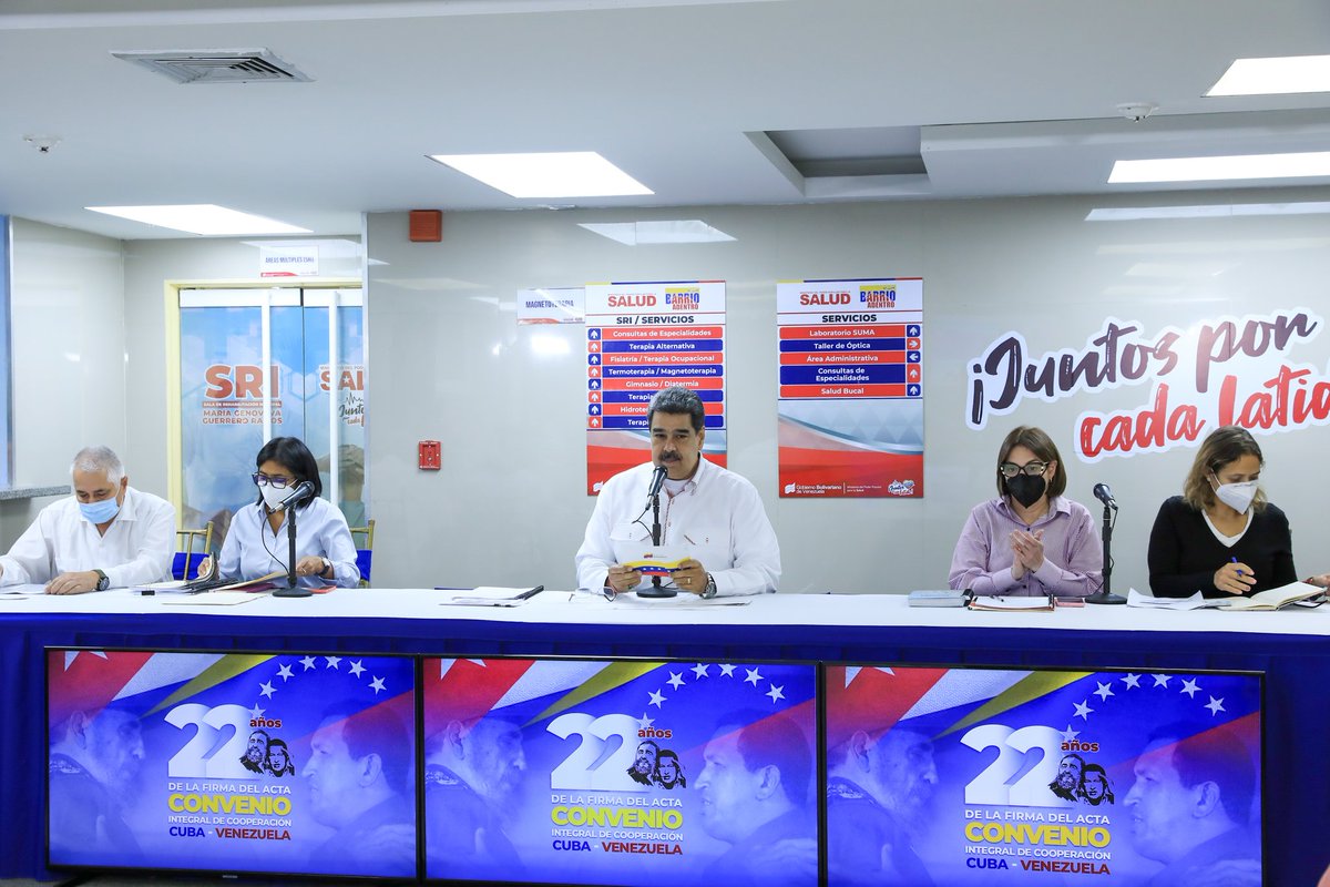 NicolasMaduro's tweet photo. ¡Somos el buen equipo del Pueblo de Venezuela! Tenemos que mantener el ritmo de la exigencia y la autoexigencia, con el Sistema del 1x10 del Buen Gobierno y la línea 58 de la VenApp, activada con los reportes, alertas y reclamos de la gente en temas prioritarios como la salud. https://t.co/K4IxIwWFCJ