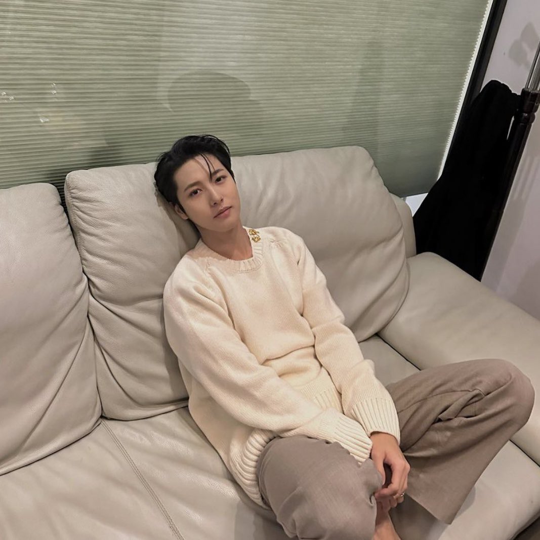 _Moo_Minn's tweet photo. ยืนค้ำหัวผู้ใหญ่มันบาปนะ ลงมานั่งนี่มา https://t.co/GwEhhUCG2N