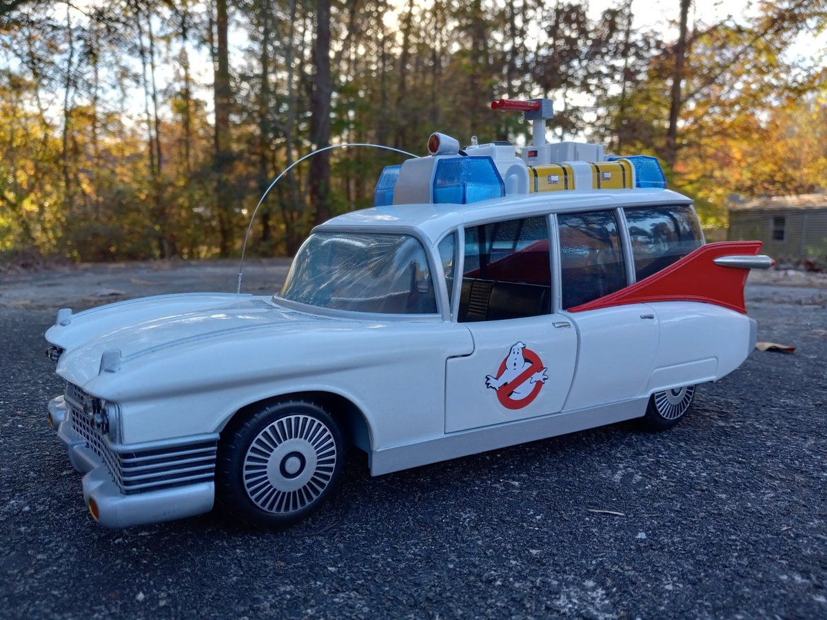 WeylandTyrell's tweet photo. #slaysghosts Custom Kenner Ecto-1
#ghostbusters #customfigures #ecto1 #ghostbustersII #ecto1a #Halloween @Ghostbusters @GhostbustersNet @GBNewsdotcom @gbfans #kenner #hasbro #therealghostbusters @spookcentralgb https://t.co/JVATtHE7l0