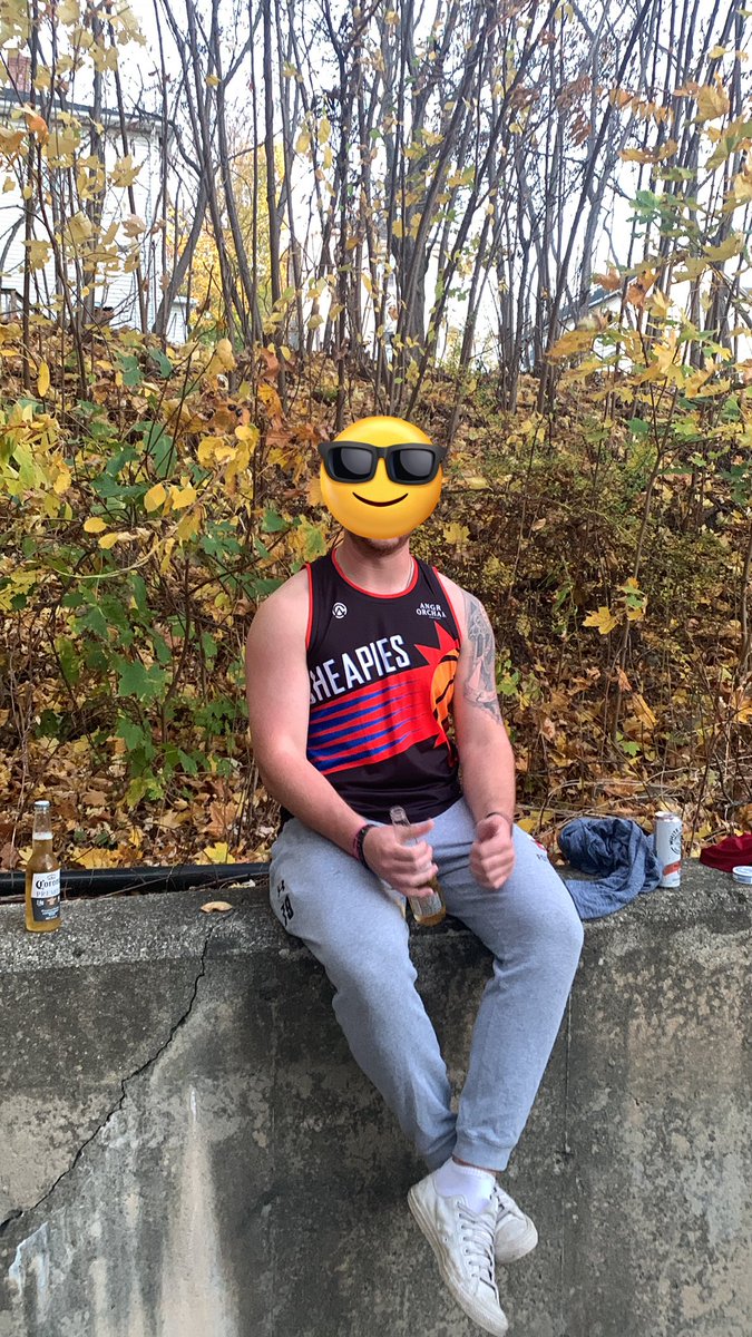 TheRealEmmetB's tweet photo. @BigTastyInc #cheapiefriday https://t.co/sGtq9w8ZLD
