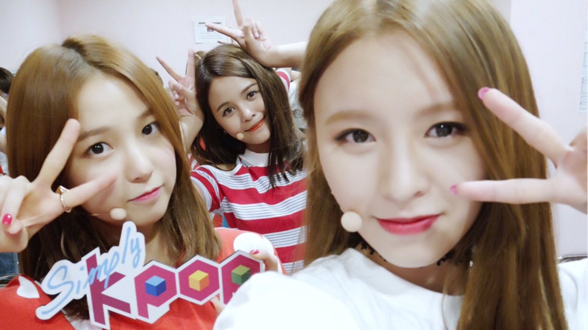 wecrystalcandy's tweet photo. Mis gorditas y yo nos sumergimos tanto #Into한ーsēason𖧧 y ahora no podemos vivir sin escuchar los #𝓓ιvinitēs𖥧ː𝑡unes a todo volumen 🔊 y que resuene su temón por toda la casita de dulces. ¡Gracias por deleitarnos con sus voces bonitas!

☾ 漂亮的 ʚĭɞ 𝐒𝚞𝚢𝚎𝚗 https://t.co/azEuJhEGsj