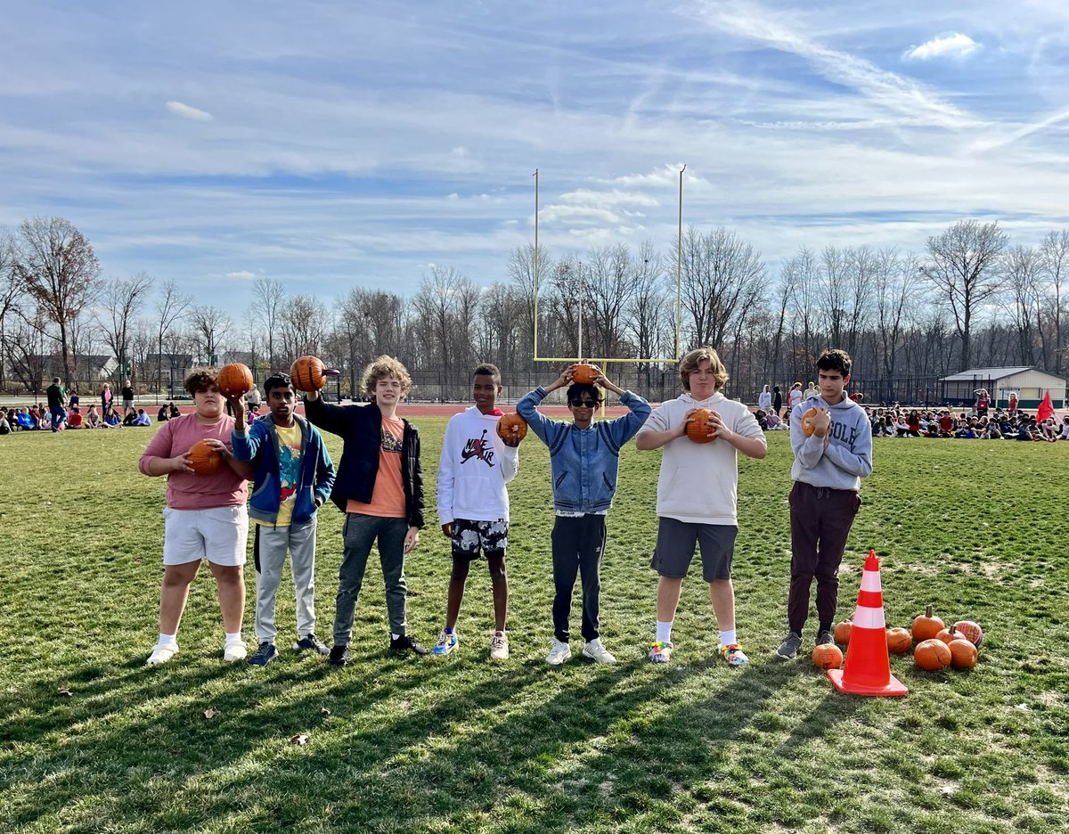 mrsphelpsteach's tweet image. Lots of team spirit among our Eagles’ NESTS today during the Pumpkin Roll Finale! Congrats to the Yellow NEST for claiming a victory!