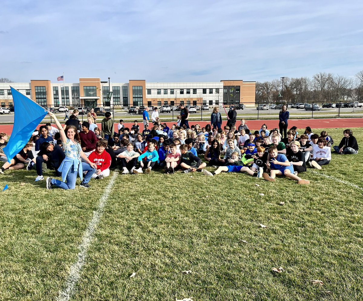 mrsphelpsteach's tweet image. Lots of team spirit among our Eagles’ NESTS today during the Pumpkin Roll Finale! Congrats to the Yellow NEST for claiming a victory!
