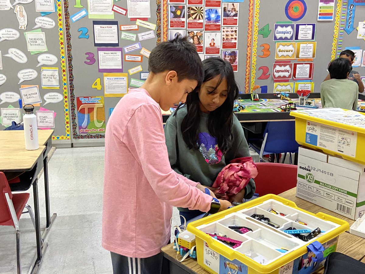 RWpride's tweet image. RW LEGO League at Work on a Friday Afternoon!  Go Team RW!