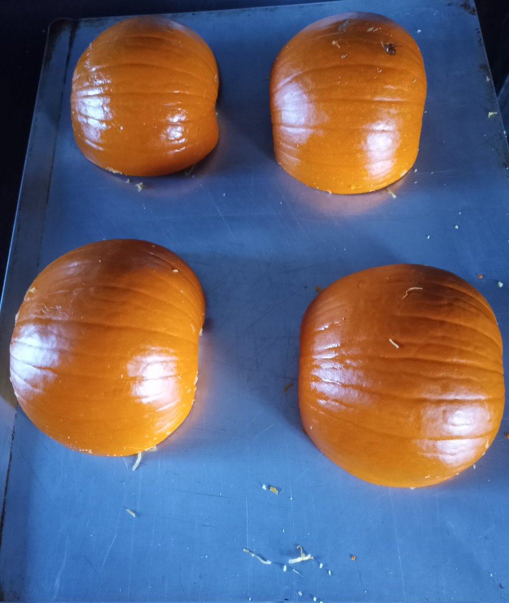🌻 M A R C U S 🌻 on Twitter: "Carving Pumpkins???? In November?? 🤨 Nah I ...