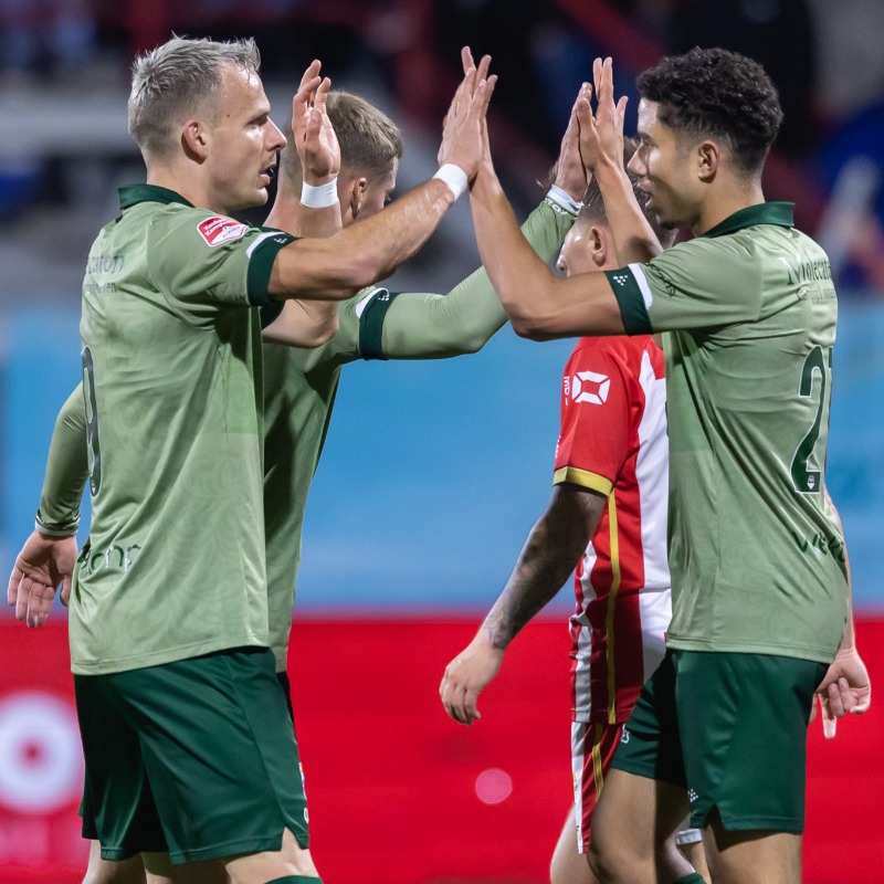 PECZwolle's tweet photo. Wedstrijdverslag | Overtuigende zege PEC Zwolle in Oss
#toppec #peczwolle #desespereertnimmer