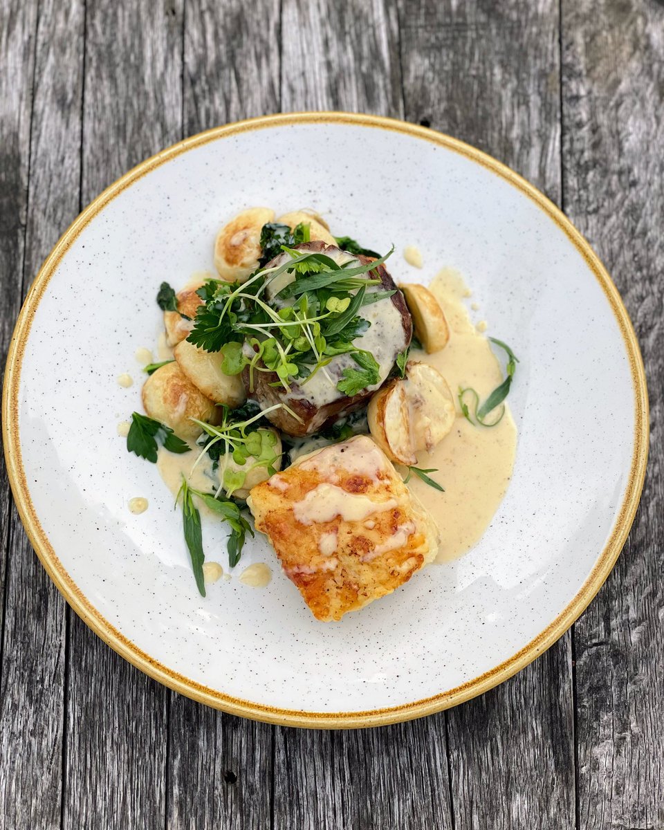 🐄🌿Dinner Special; 6oz Laplatte River Angus Farms Petite Grilled Filet Mignon; served with Dauphinoise potatoes, Trillium Hill Farms turnips, sautéed kale, in a roasted garlic parmesan fondue! 🥩🥔 

#eatvermont #burlingtonvt #farmtotablerestaurant #vtfood #vtfoodie