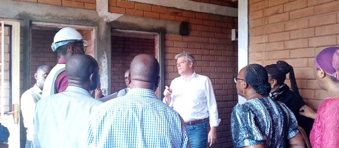 FreshRw's tweet photo. Today’s visit in Taba village,Mukura Sector in Huye, We Hosted funders and Partners who came to assess the modern resettlement project that’s being run in the village. This will empower &amp; improve lives for my community. Thanks #UnityClubRw #HuyeDistrict #CorpsAfricaRd #Volunteers https://t.co/SMy8OCEKh0