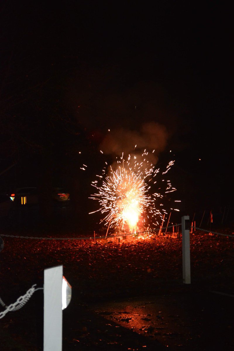 💥 Hewlett Court Bonfire &amp; Firework Display 💥

A massive thank you to all who attended our Bonfire &amp; Firework Display tonight! 
We had a great evening and hope everyone else did too.
We wouldn’t have been able to do it without all the volunteers that helped us,a huge thank you👏🏻