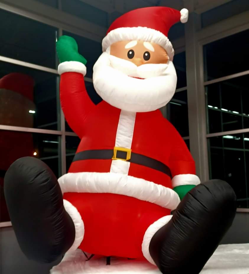 If you get dinner and drinks at BOG tonight, you won't have to go to Freddy's and see this giant confused inflatable Santa 52 DAYS BEFORE CHRISTMAS! Blazers vs Suns at 7... watch it with us! 

#portland #oregon #pdx #local #ripcity #rctid #rad #badsanta #gitsome #fightthepower