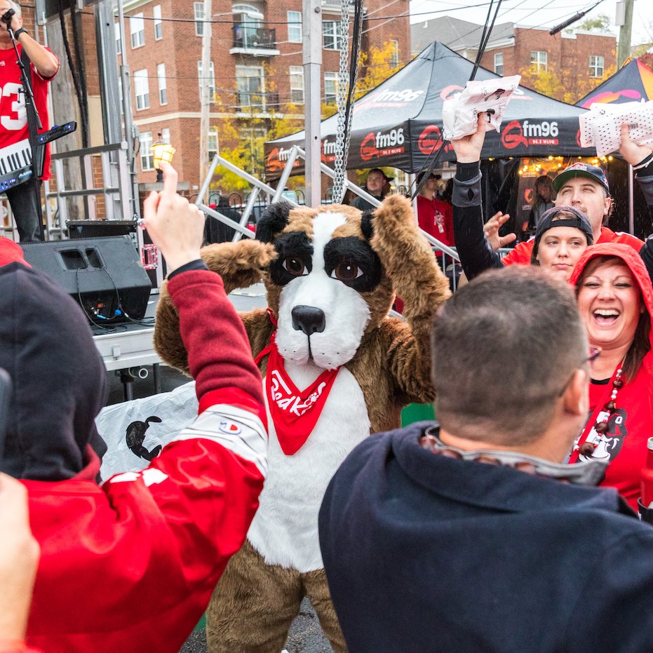 Red Roof tweet media