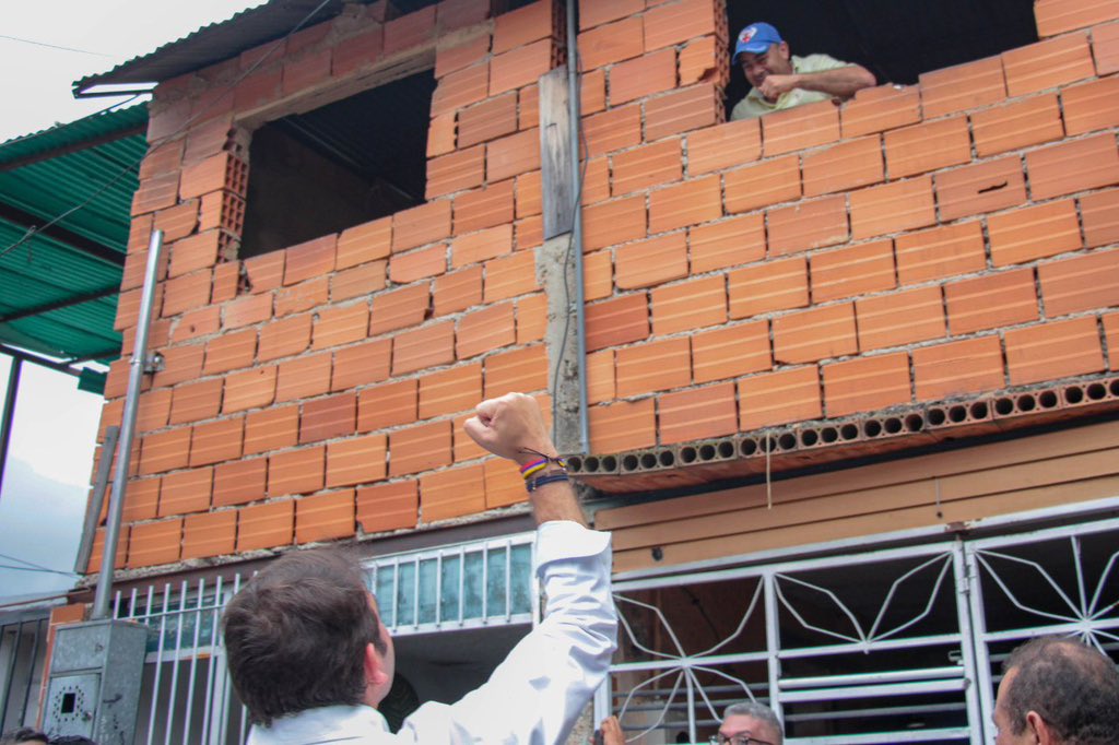 prospericarlos's tweet photo. #Naguanagua tierra que día a día lucha por una Venezuela de #prosperidAD para sus hijos. Gracias a nuestros compañeros @CFranmi y @mdominguezAD por mantener a nuestra militancia en las calles trabajando por el progreso del estado. #Mcpio211 https://t.co/U2Lc8t5qnx