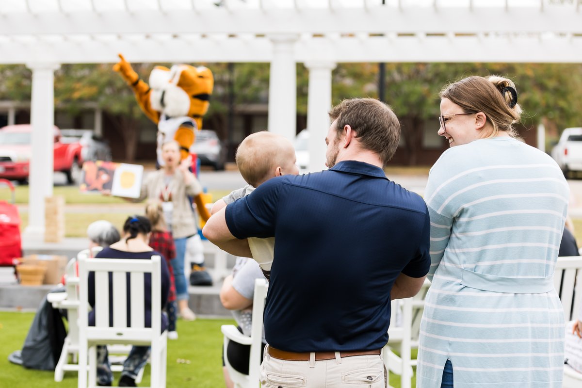 ETBU's tweet photo. We had so much fun welcoming the Marshall Public Library and the Marshall community to our campus for story time at the Grove Terrace with Toby and Tabby this morning! #EnhancingCommunity https://t.co/BDwexwLYah