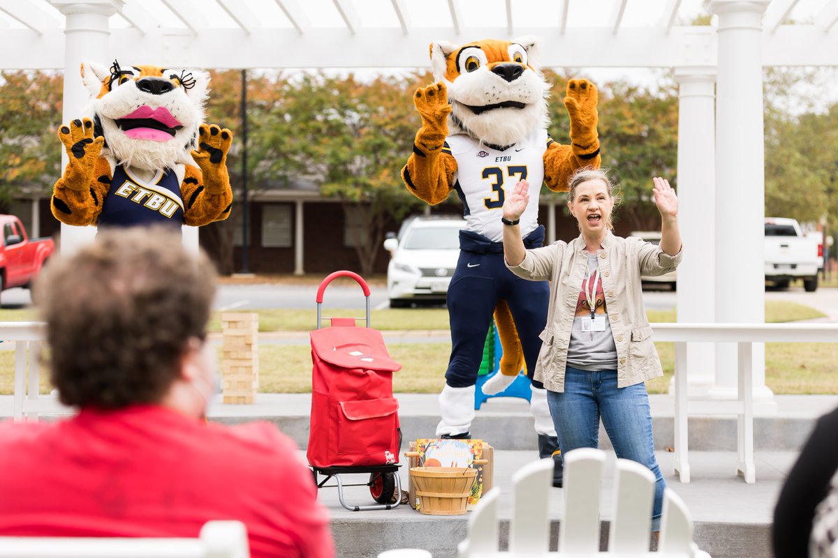 ETBU's tweet photo. We had so much fun welcoming the Marshall Public Library and the Marshall community to our campus for story time at the Grove Terrace with Toby and Tabby this morning! #EnhancingCommunity https://t.co/BDwexwLYah
