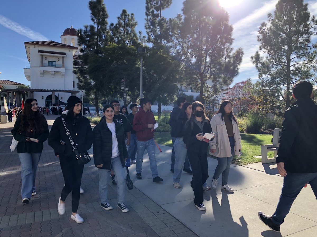 GrantCPDAMagnet's tweet photo. We had some very happy Lancers at ⁦@SDSU⁩ this morning! Thanks to our amazing tour guides, College Trip Day 2 has been a hit so far! ⁦@MsMcMurrin⁩ ⁦@MsPCastaneda⁩ https://t.co/UVaPjzsabv