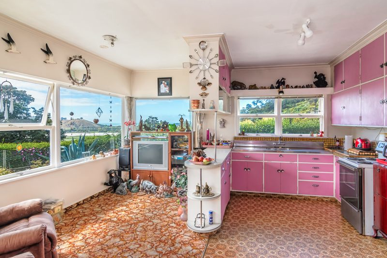 madpropsnz's tweet photo. Friends, we'll stick around till the lights go out and/or the moving truck shows up. But thank you for enjoying so many mad props with us over the decade.

All those glimpses of "one-of-a-kind" homes, all created and cherished by real people. May we all live so authentically!🏡💕 https://t.co/bsUVjmLMfh