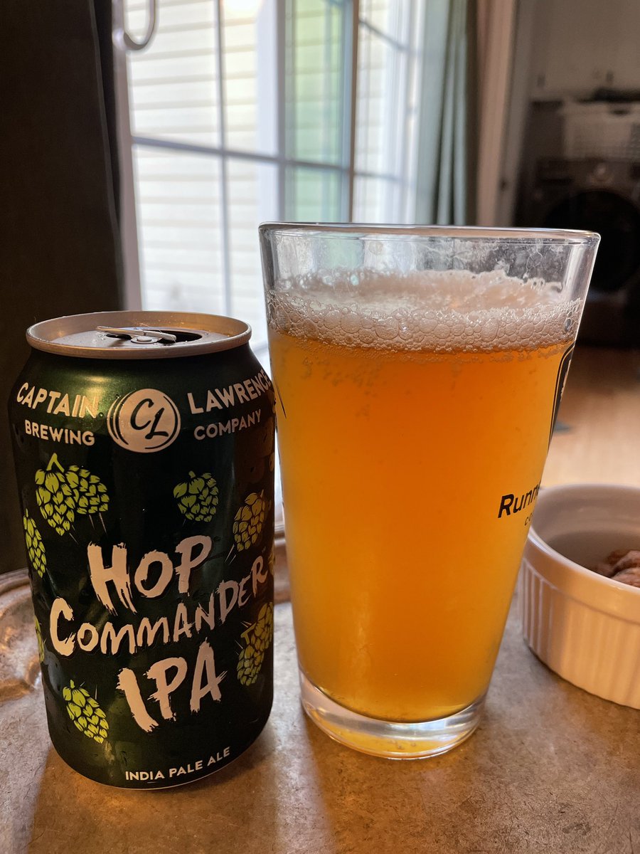 beer4strgclimat's tweet photo. Oh goody goody gumdrops! It’s Friday! Time for a little treat from #CaptainLawrence Brewing… the Hop Commander IPA w bravo, centennial &amp; citra hops. Tasty! #BeerForStrangeClimates #CraftBeer https://t.co/KYSqK6jPsb