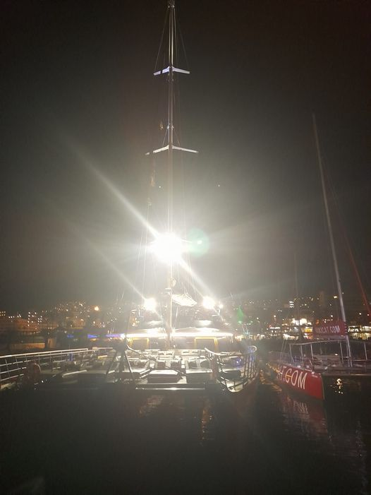 Hace 4 días solicitamos que apaguen estos focos presentes en un barco de la compañía <a href="/freebird_catam/">Freebird Catamaran</a> en plena época de salida del nido de las pardelas. Ni caso. Empresa en la carta de turismo sostenible de <a href="/VisitTenerifeES/">VisitTenerifeES</a> 

#turismoinsostenible #apagalaluz #rescatepardela