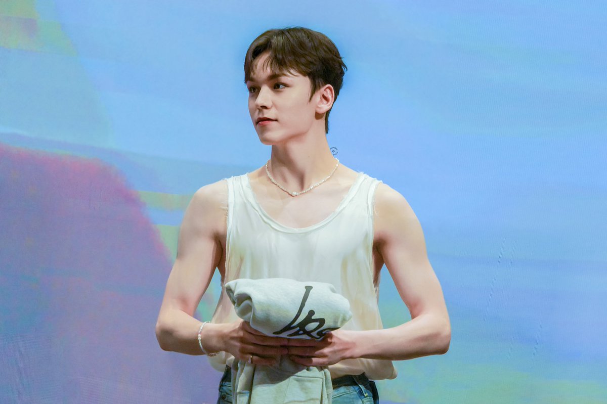 Astronaut_for_V's tweet photo. 220723 조은뮤직 팬싸인회

우주비행사 여기잠들다.. 😭😭

#SEVENTEEN   #세븐틴   #VERNON #버논 #최한솔 #한솔 #HVC https://t.co/LdJHqzb7Q0