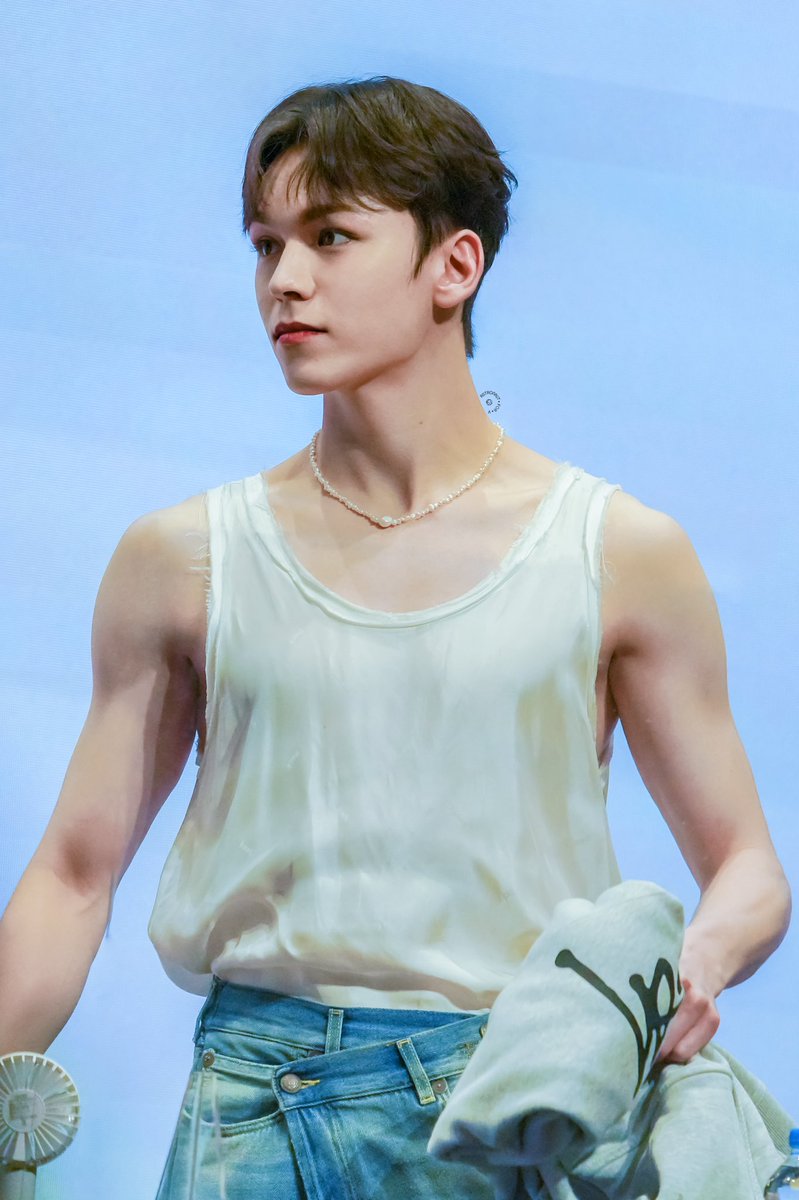 Astronaut_for_V's tweet photo. 220723 조은뮤직 팬싸인회

우주비행사 여기잠들다.. 😭😭

#SEVENTEEN   #세븐틴   #VERNON #버논 #최한솔 #한솔 #HVC https://t.co/LdJHqzb7Q0