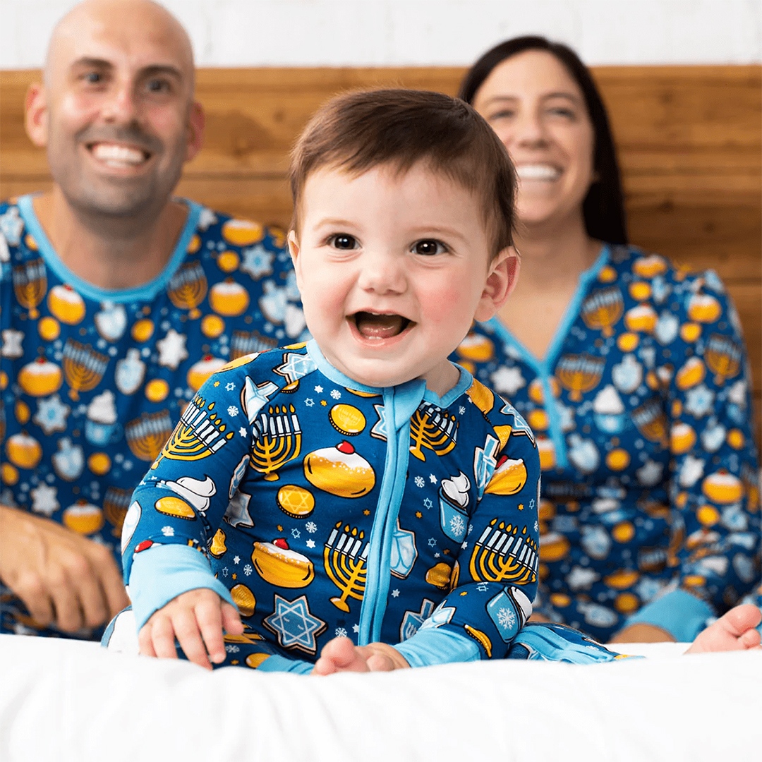 NINIandLOLI's tweet image. Reign in the celebrations of Hanukkah with this new print by beloved Little Sleepies! Light the menorah and settle in for the night 🕎

l8r.it/IGCI

#littlesleepies #bamboopajamas #holidays #hanukkah #chanukah #menorah