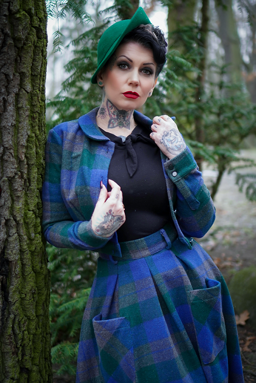 tatyanaboutique's tweet photo. The Belmont outfit is on sale for 40% off! Use code WONDER40 at checkout to save. This warm knit outfit will keep you fashionable and cozy through the colder months! ❄️

#sale #retrofashion #vintagefashion #pinup #winterfashion #winterstyle #winterlookbook #ootd https://t.co/F5LNeVjmDz