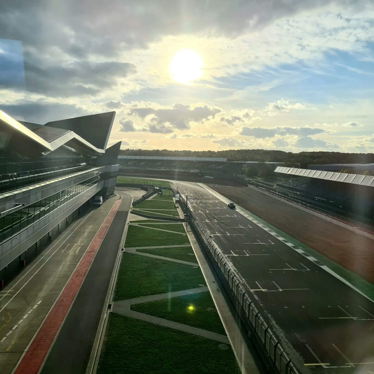mania_toad's tweet photo. Not a bad day in the office...
Many thanks to @is_it_fast @social_stu and @MSD_LIVE for both inviting me, and letting me tag along.  Even got my first ever hot laps of @silverstonecircuit in.
#motor #motorsport  #motorsportdayslive #motorsportphotography #motorsports #silverstone https://t.co/7avqrkZmQR