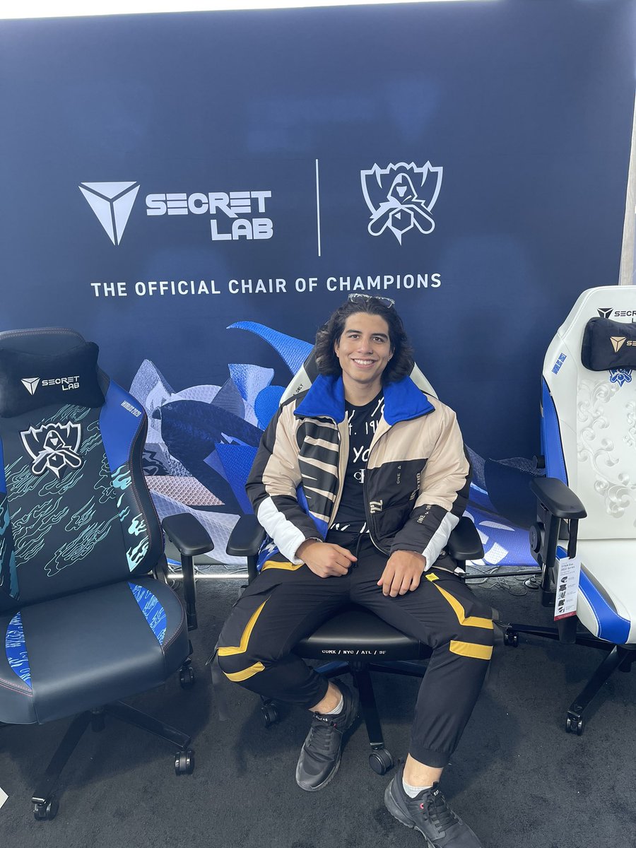 JustScirpa's tweet photo. @secretlabchairs #worlds2022 https://t.co/hgVdg8J0Ih