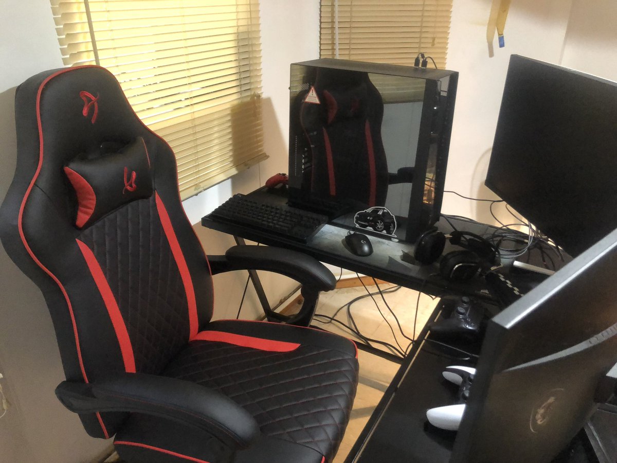 FullClipKing's tweet photo. Mw2 Ready big shout out to wifey for the chair😘🥰😘 @vWtr3 and @Hulkonator for helping me get the PC. Love you guys with out you guys I couldn’t do what I love and most importantly I love to have fun and game.. 🙏🏽💪🏽 #Family4ever #😈Time #TurnMeUp!!! https://t.co/xS9qZS9RfL