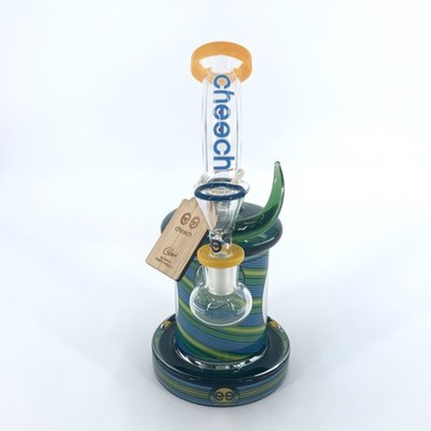 ShopShag's tweet photo. Check out this retro rig!

It's made with heavy duty borosilicate glass. It includes a wide base for stability, a bent neck for comfortable smoking, as well as a shower-head percolator for optimally filtered hits.

https://t.co/Yt3PO9u03Z https://t.co/sjALVYnuAL