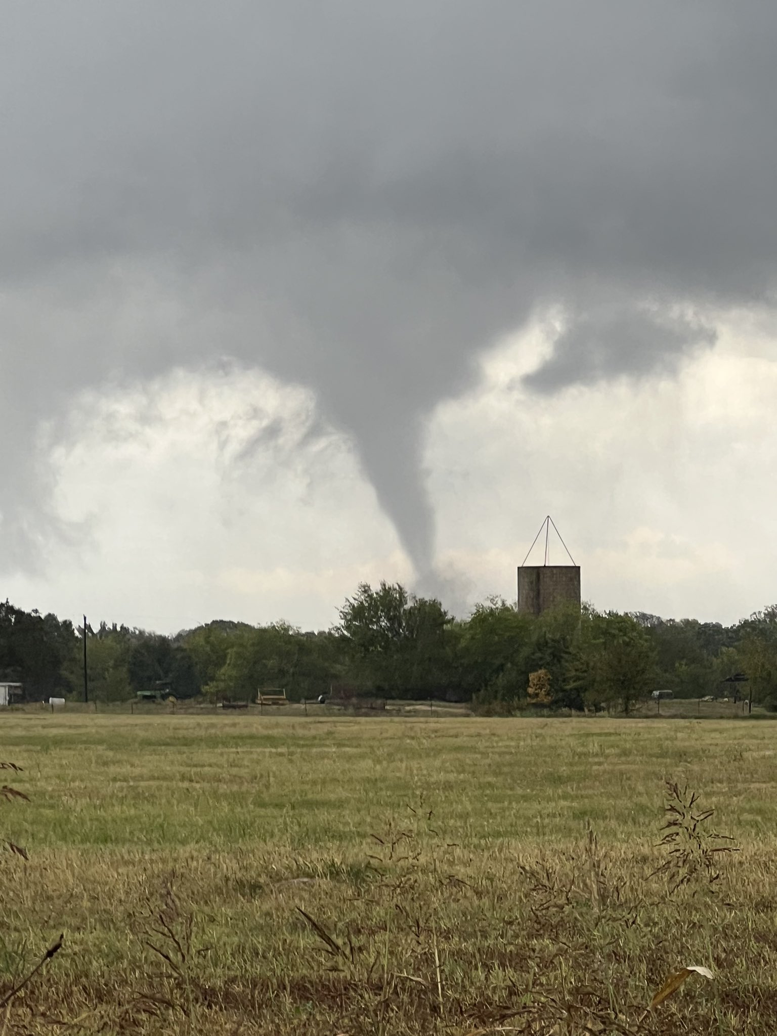 Brad Arnold on Twitter: "Tornado just about to enter Sulphur Springs