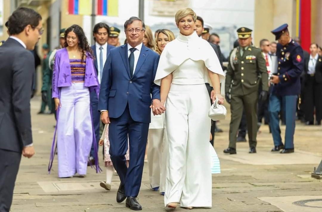DianaFGrande's tweet photo. Se acordarán en 4 años como esta familia y todos sus seguidores lograron sacar un país adelante, Colombia.

Y como el progresismo logrará grandes cosas en este país y latinoamerica

Vamos a demostrarlo #ProgresistaSigueProgresista https://t.co/y5bNbUibH1