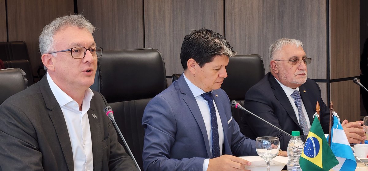 La <a href="/SEBRAE_PR/">Sebrae/PR</a> brinda apoyo y acompañamiento a 2⃣4⃣0⃣ mil micro y pequeñas empresas paranaenses. 

✅ Mediante un modelo que podría replicarse en Argentina 🇦🇷, las grandes compañías brasileñas aportan entre el 0,3% y el 0,6% de su nómica salarial para sostener a las #pymes.