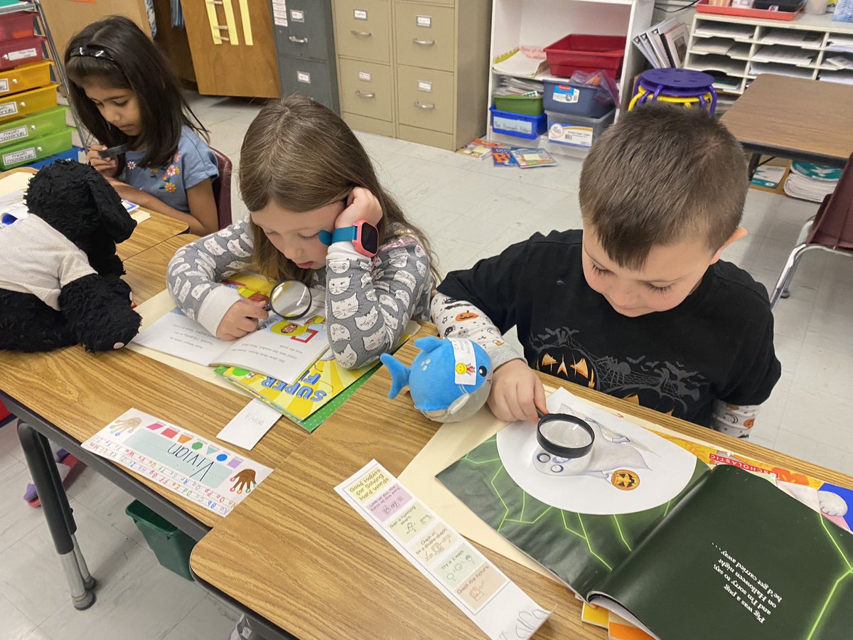 MrsHunterRoom7's tweet photo. First Graders at OPR have taken on the challenge to become Word Detectives! 🕵️‍♀️ 📖 🔍  These young detectives-in-training have taken the missions seriously!  Hard work + practicing reading skills = lifelong readers!  ❤️📖 @oprschool @findley_shannon https://t.co/HP9Uiupftp