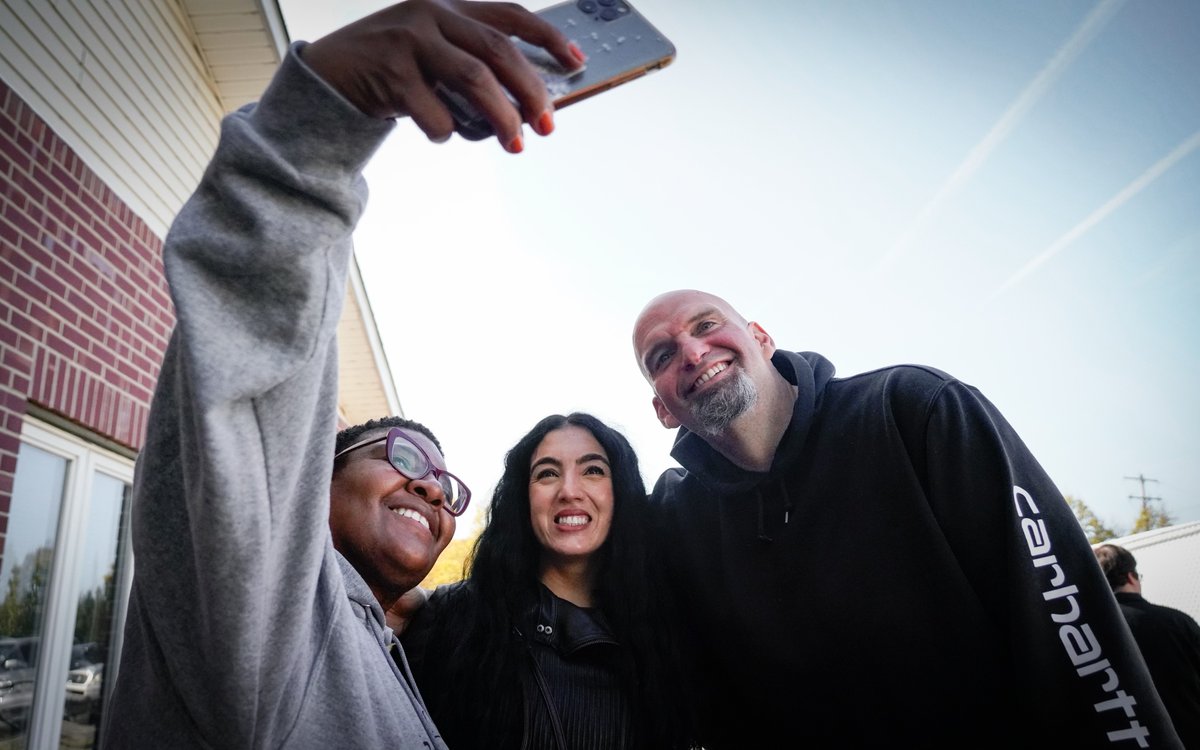 PA seniors (like those I met in Delco today) know that I'll always protect Social Security + Medicare

Dr. Oz doesn't care if you've worked your entire life to retire with dignity. His plan would *destroy* these lifelines for our seniors.