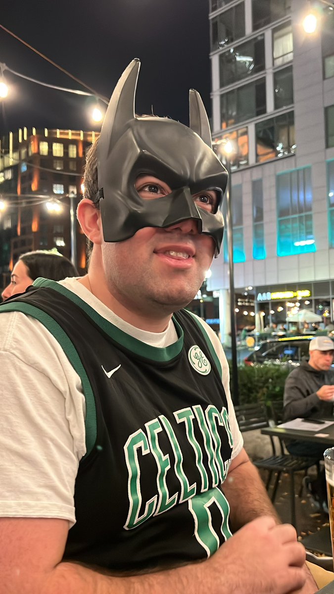 man_drew19's tweet photo. @Grant2Will We’re gonna be there tonight. See you 🔜 🦇 https://t.co/46XS6pyPGT