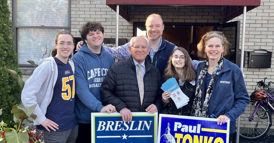 Join me, <a href="/PaulTonko/">Paul D. Tonko</a> and many others for a get out the vote rally and canvassing this Sunday in support of Governor <a href="/KathyHochul/">Kathy Hochul</a> and Democratic candidates down the ballot. You can sign up at the link below!
<a href="/nydems/">New York State Democratic Party</a> @PFahy109 <a href="/DustinReidy/">Dustin Reidy</a> 

mobilize.us/nysdems/event/…