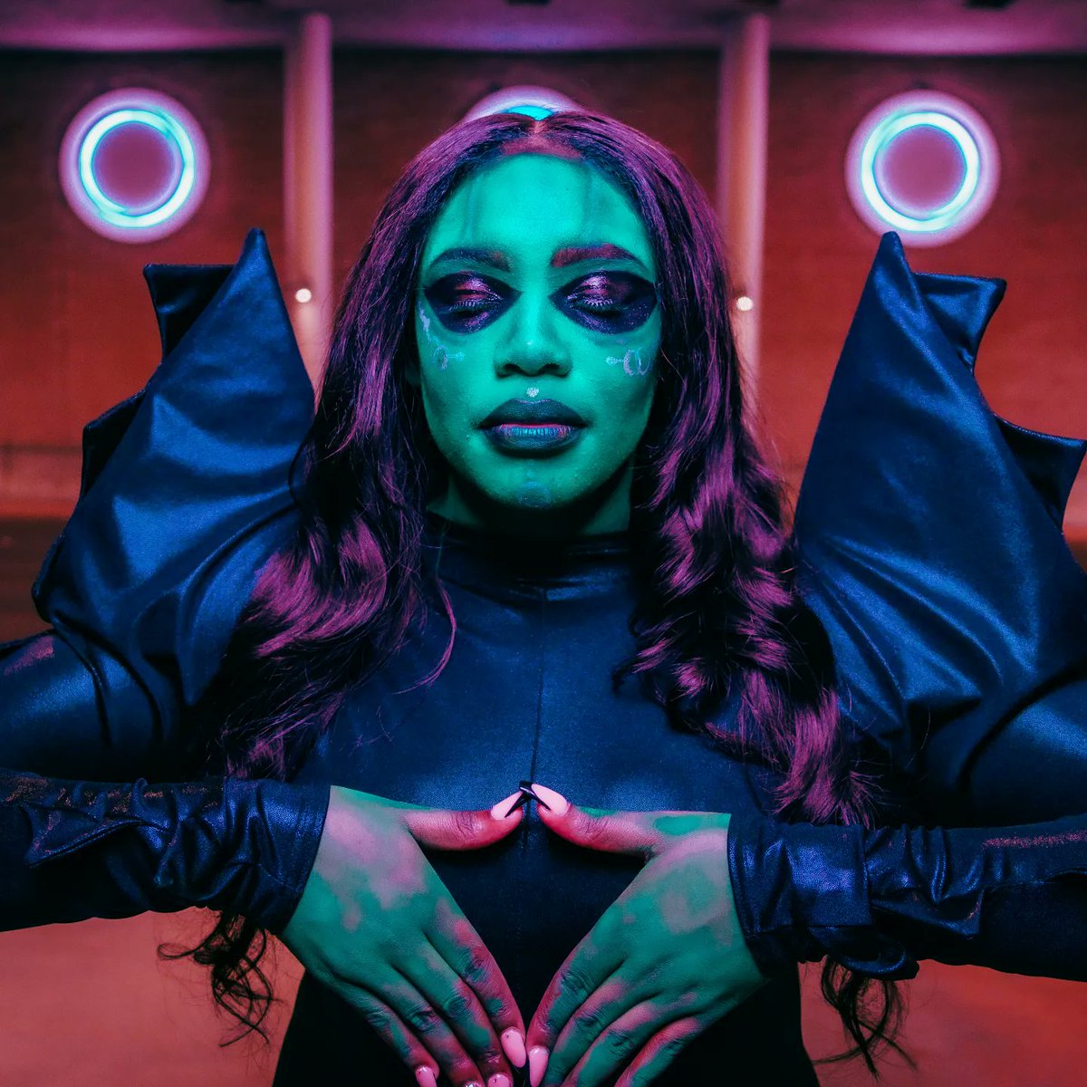 ol_manolo's tweet photo. My only #Halloween client this year.  Had to go off.  #SonyAlpha https://t.co/sLUwEioWRY