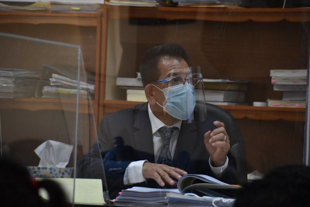 🚨El juez Miguel Ángel Gálvez salió del país este viernes a las 6:00 horas, según una fuente cercana al funcionario y migración.

En los últimos meses el juez de mayor riego ha enfrentado un antejuicio que la Fundación Contra el Terrorismo promovió en su contra.  🧵👇