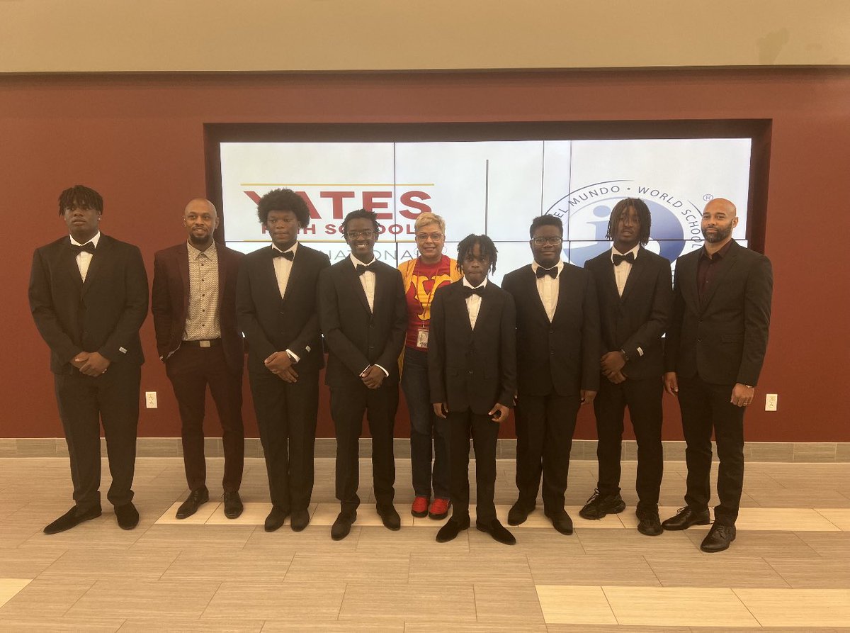 tifftoy68's tweet photo. Check out our Handsome Lions! Making change happen. #JYPride #ThirdWardTX #MBK #StevenBenson @YatesMagnet @JackYatesHigh https://t.co/VsFT9EgMxH