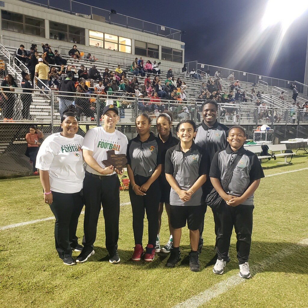 SAHoustonFB's tweet photo. Last Night our awesome student trainers were spotlighted by @dctf we appreciate Doc, Ms. Camille, and all of our student trainers! We are nothing without you! #CanesFamliy 🌊 https://t.co/vPU0zFLfaZ