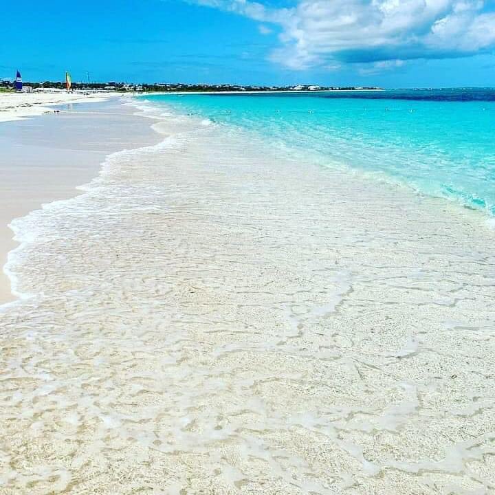 Turquoise blues as far as the eye can see💙 
📸@beachhousetci
#TurksAndCaicosReopen #TurksAndCaicos #TCI #SisterIslands #BeautifulByNature #WeAreTurksAndCaicos