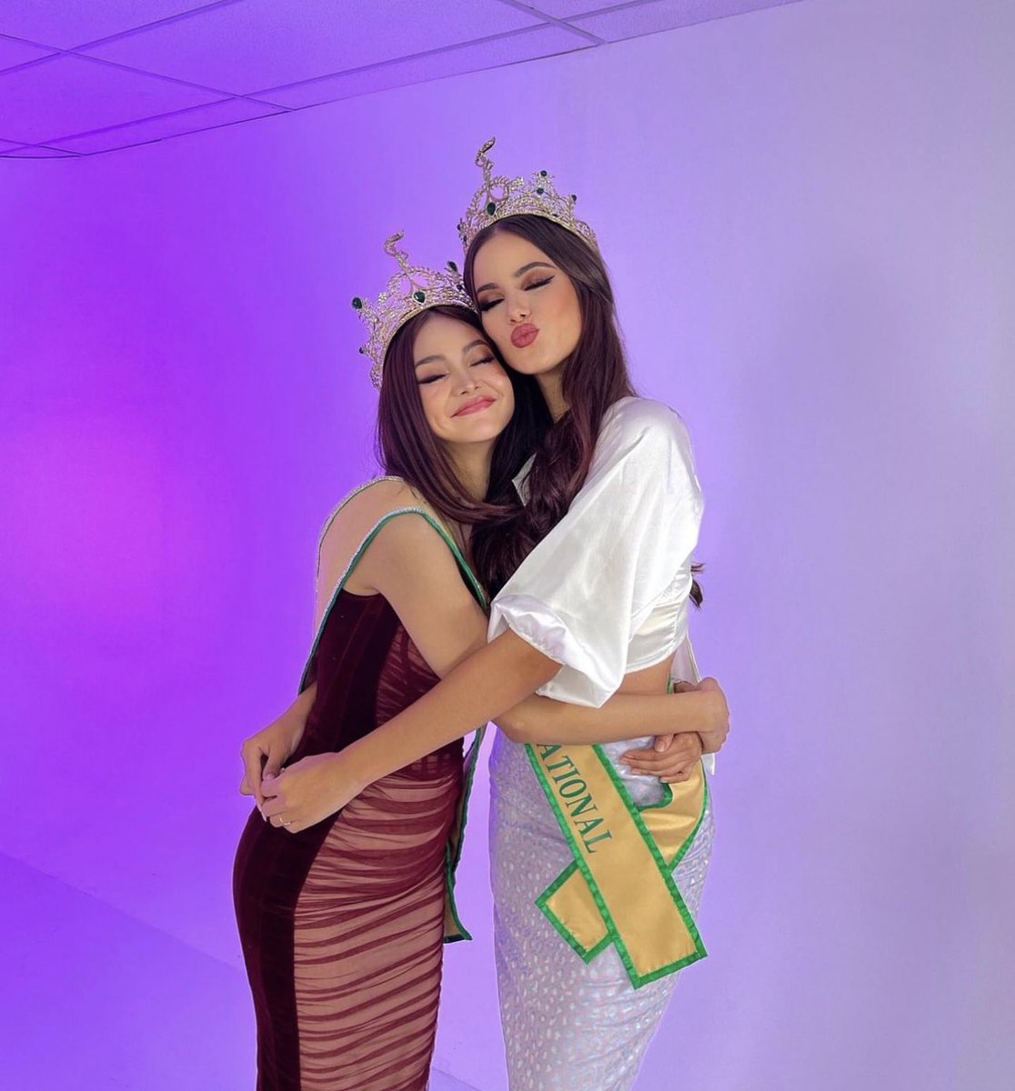 Rosiearerose01's tweet photo. นานๆจะเห็นภาพคู่☺️ ฮีรีสเล่กับอิงฟ้า☺️น่ารักกกกก #ฮีรีสเล่ #อิงฟ้ามหาชน #Hirisley #EngfaWaraha #MissGrandInternational2022 https://t.co/7f0Ma26MSj