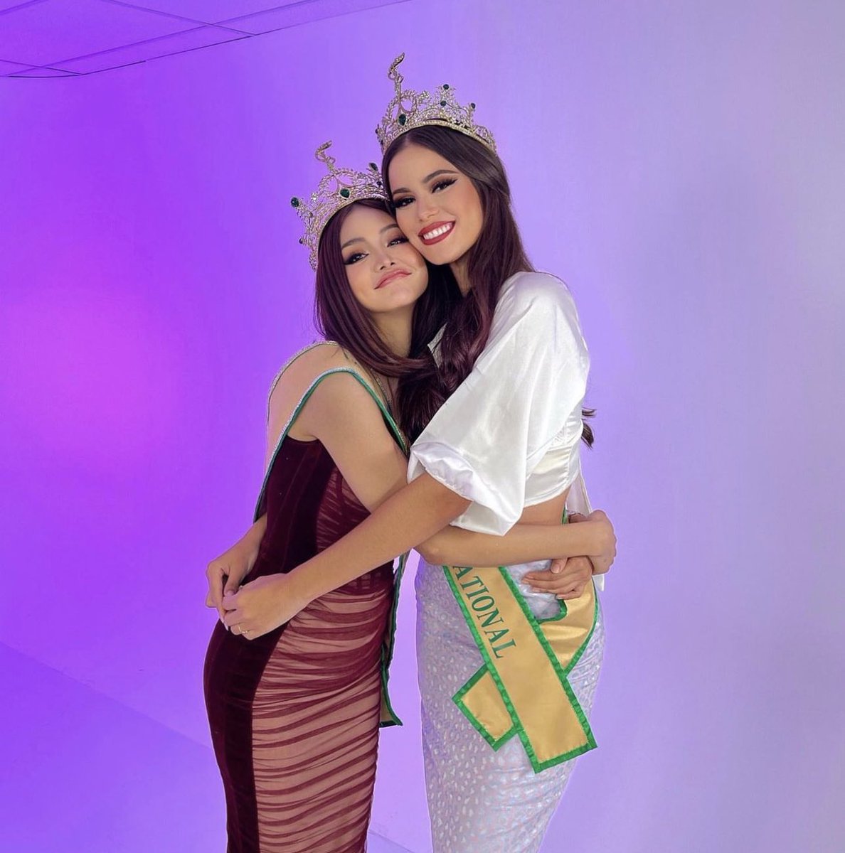 Rosiearerose01's tweet photo. นานๆจะเห็นภาพคู่☺️ ฮีรีสเล่กับอิงฟ้า☺️น่ารักกกกก #ฮีรีสเล่ #อิงฟ้ามหาชน #Hirisley #EngfaWaraha #MissGrandInternational2022 https://t.co/7f0Ma26MSj