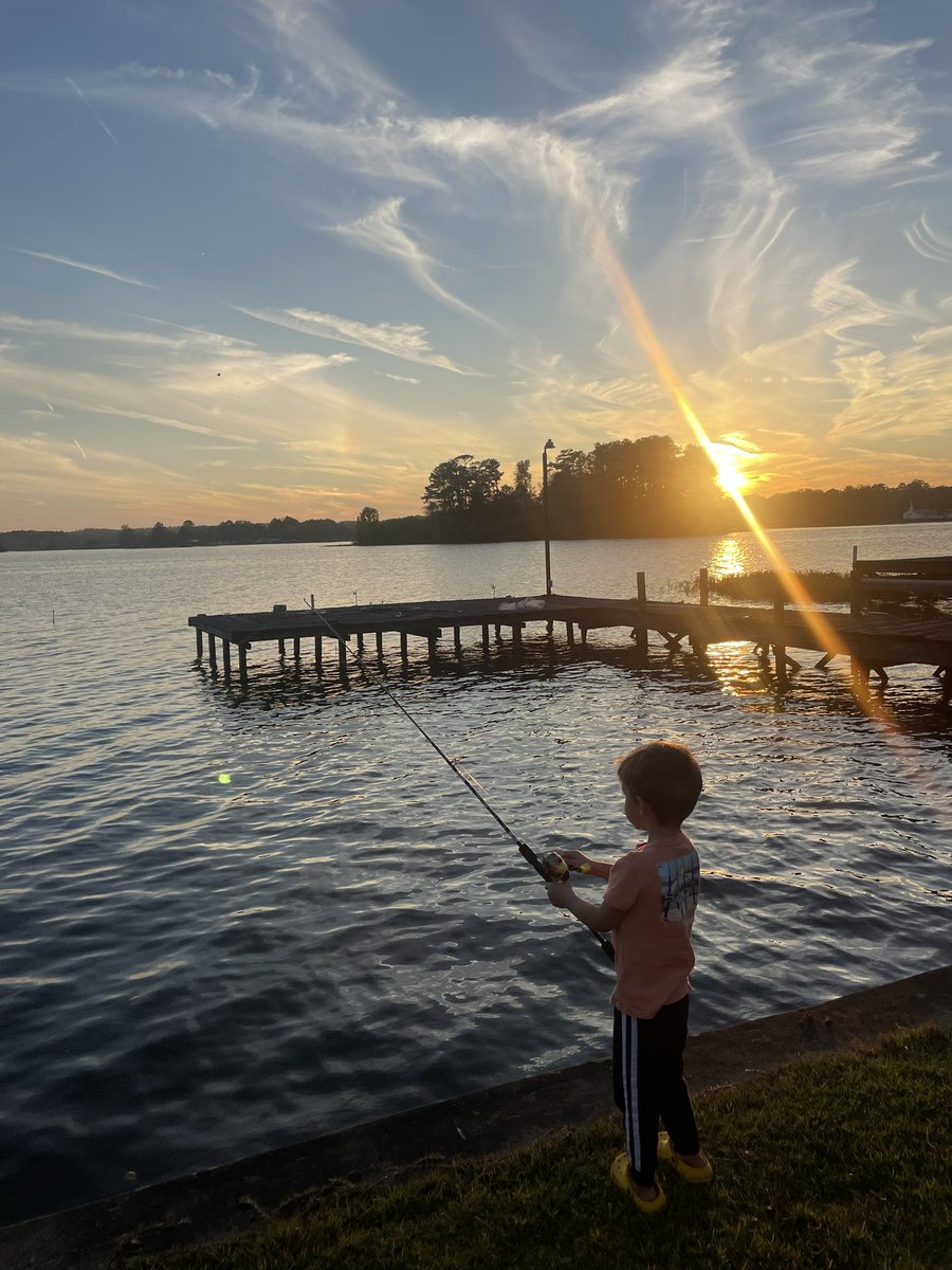 BWyattTeach's tweet photo. @spann Some Friday fishing on Lay after a tough week of being 3 🤪 https://t.co/cXSLJ6qNe8