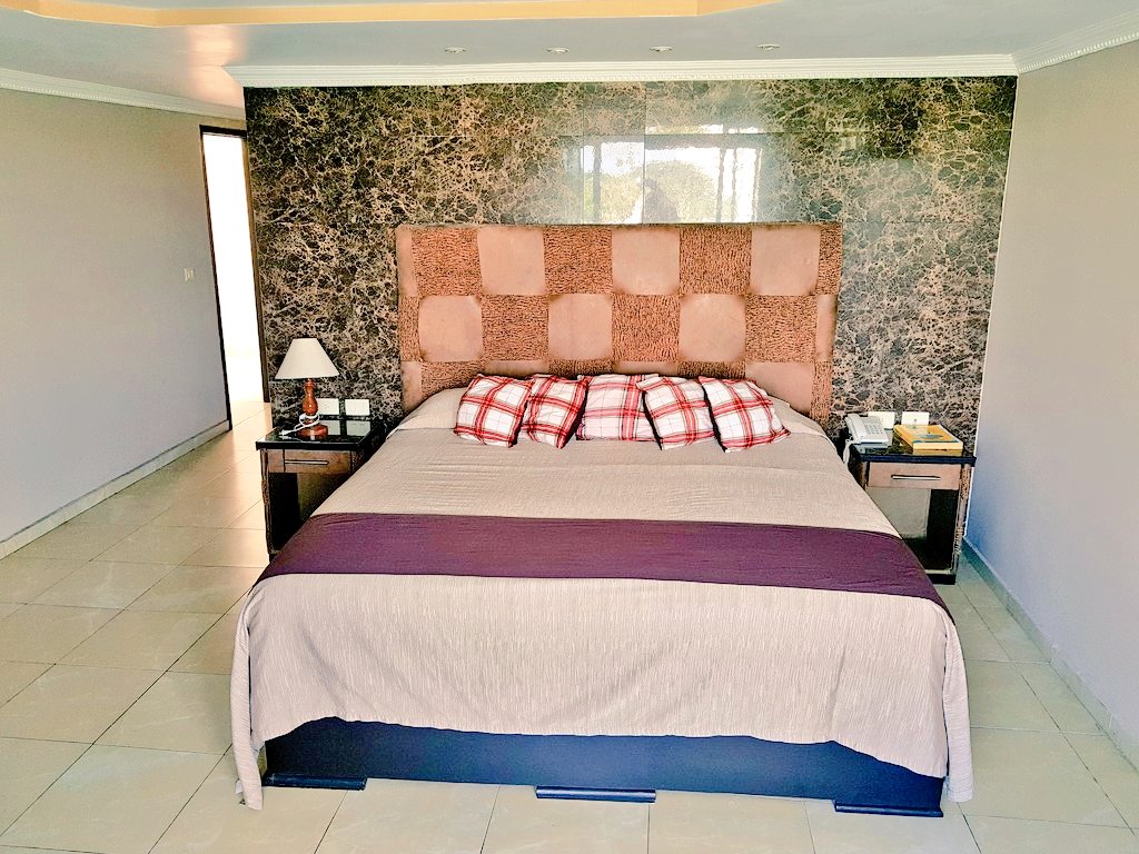 LuviaGraham's tweet photo. En él Graham,no sólo tienes una habitación para hospedarte,sino que podrás admirar la hermosa #naturaleza del estado de #Tabasco,a través,de cada una de nuestras habitaciones.Con sólo abrir la ventana y,salir al balcón. 
¡Ven,y compruébalo‼️ 
#Villahermosa #Tabasco.
#BEwellness https://t.co/UJxogK6VM3