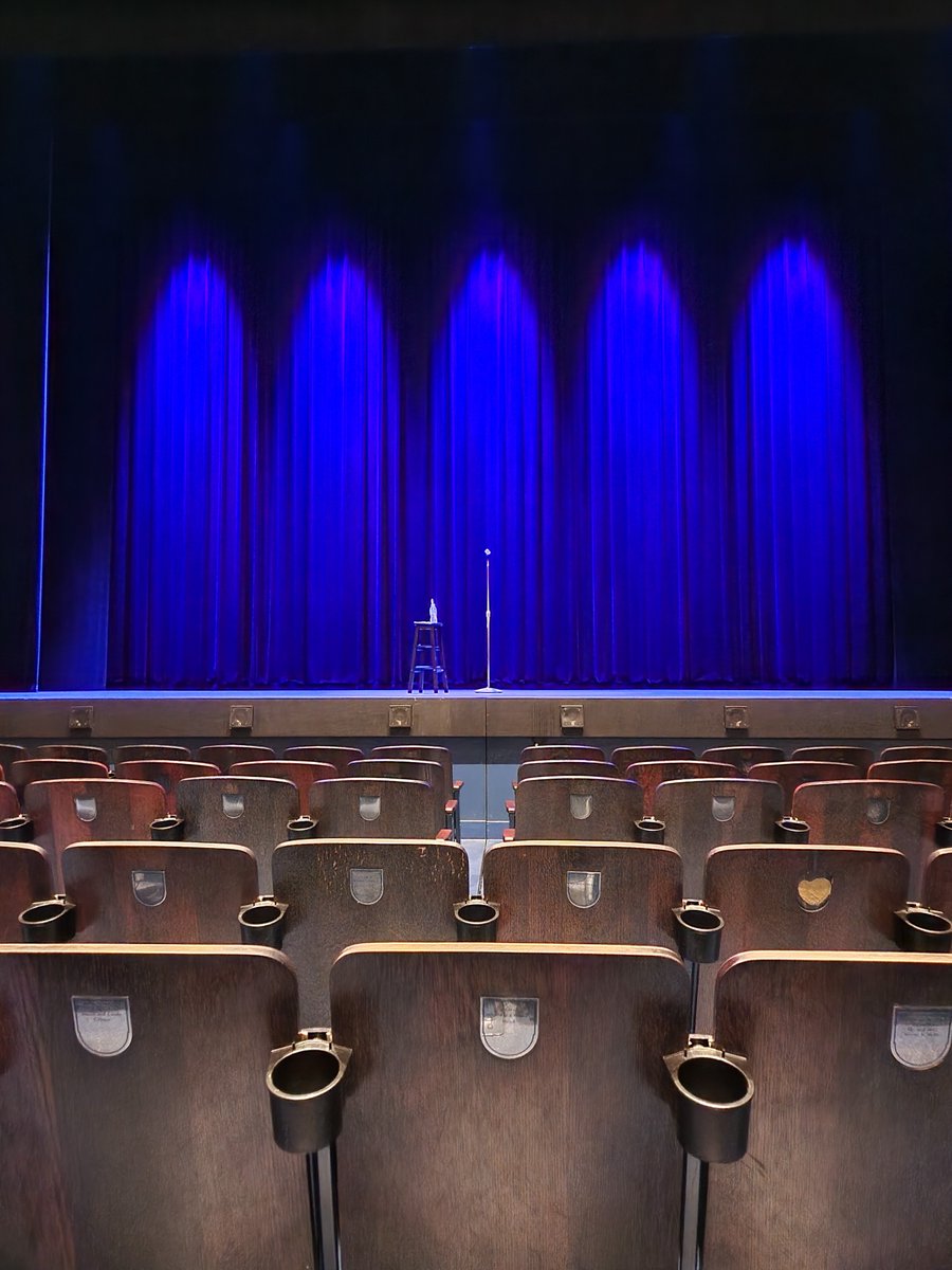kwifrog's tweet photo. Looks like I'll be making direct eye contact with @thatonequeen tonight. No pressure 🥺 https://t.co/CVV5y1dyCH