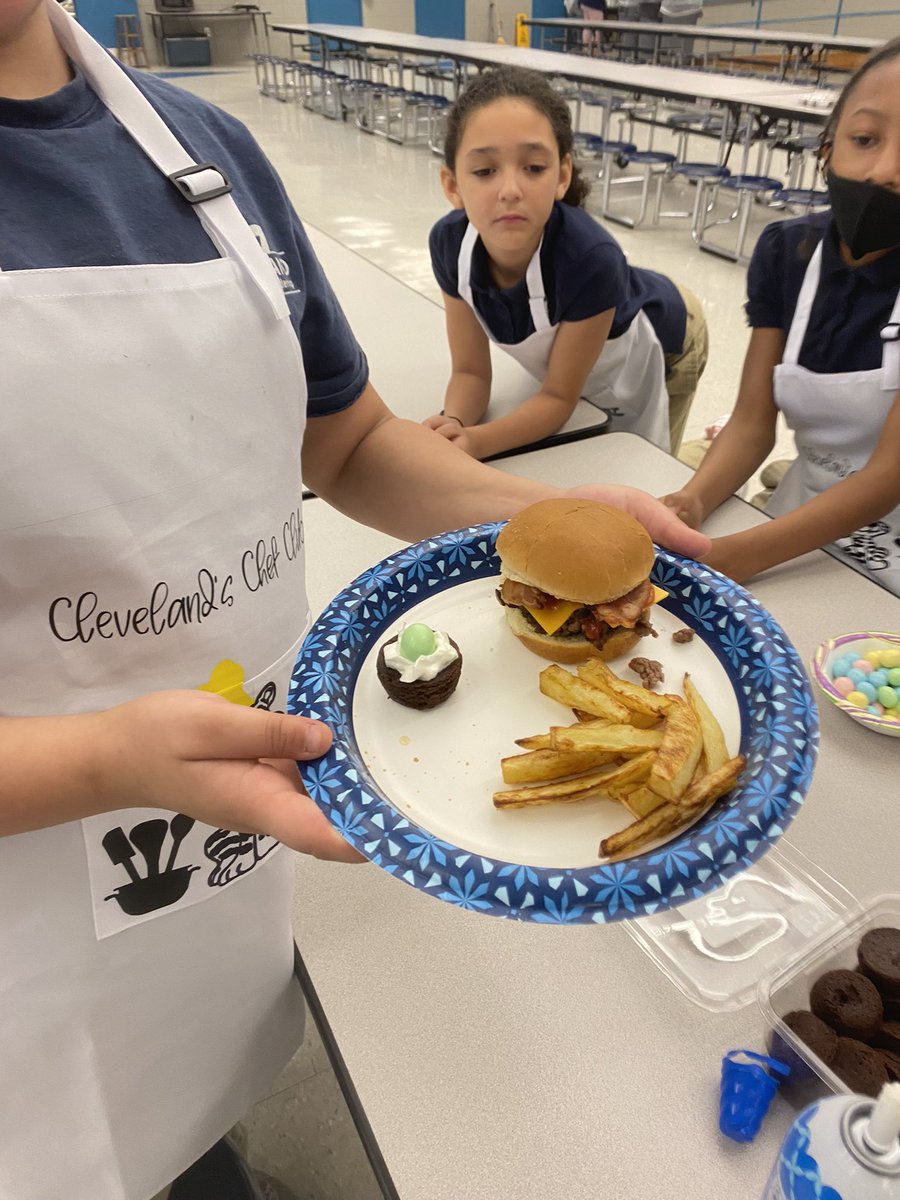 TiffanyBell2020's tweet photo. I love @clevelandacad because we are able to provide our students with experiences beyond the classroom. #chefsclub #gardening #authorvisits https://t.co/CN0zgeSwqm