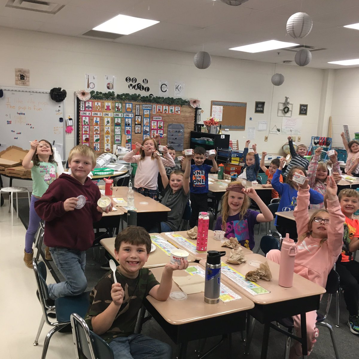 cwsfirsties's tweet photo. Thank you SVA PTSA, Donatos, and Whit’s custard for a fabulous Fun Run incentive party.  The kids had a blast!!!!! https://t.co/KdchruPKkT