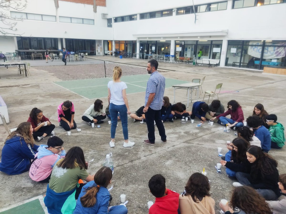 El pasado miércoles 26 de noviembre, nuestro colectivo estuvo participando de la "Semana de la Ciencia" que se desarrolló en el Bachillerato de Bellas Artes (<a href="/bbaunlp/">Bachillerato de Bellas Artes UNLP</a> )organizada por el Departamento de Ciencias Exactas y Naturales de esa institución.